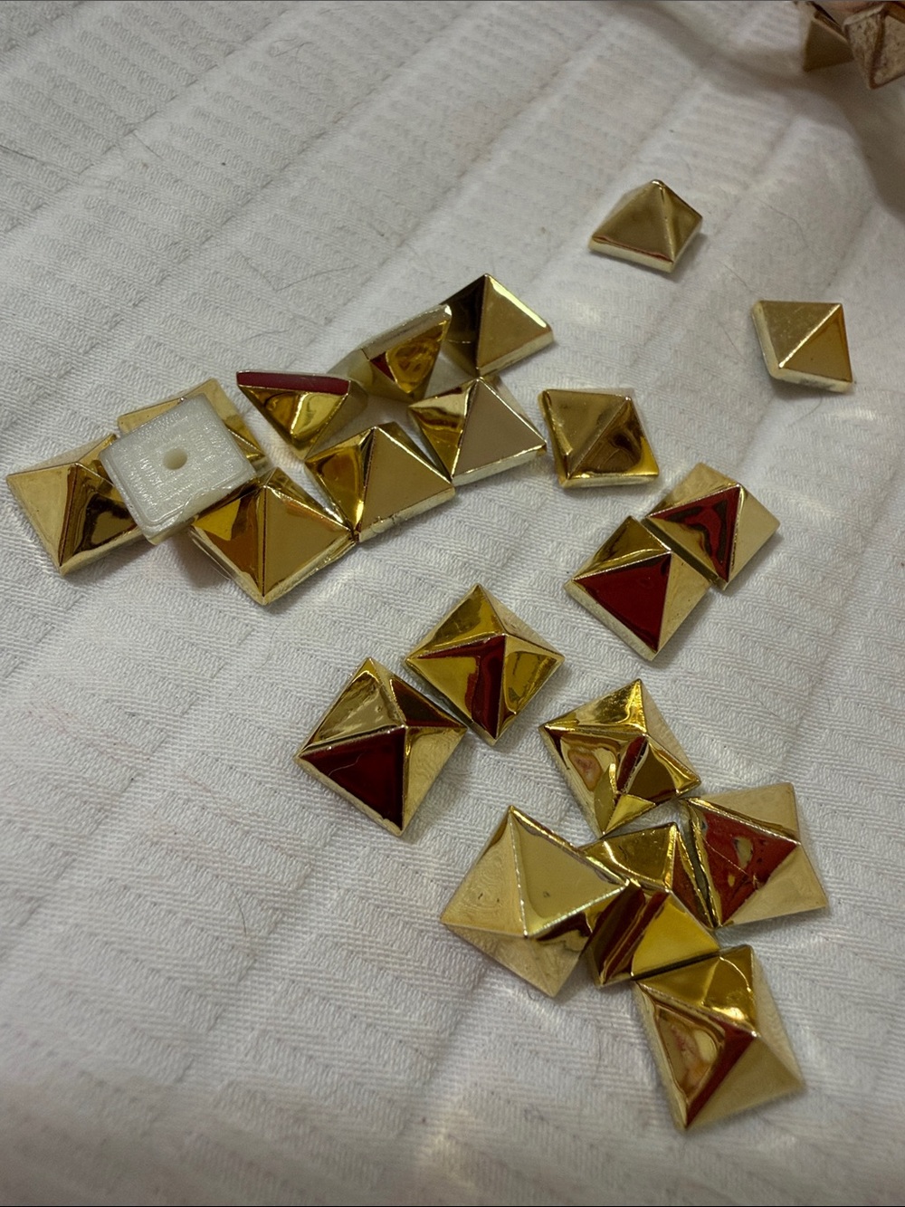 Gold Pyramid Stud for ROCKSTUD Valentino like
